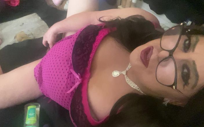 Krissy Sweets: CD Krissy sweets玩弄她的玩具和她紧致的