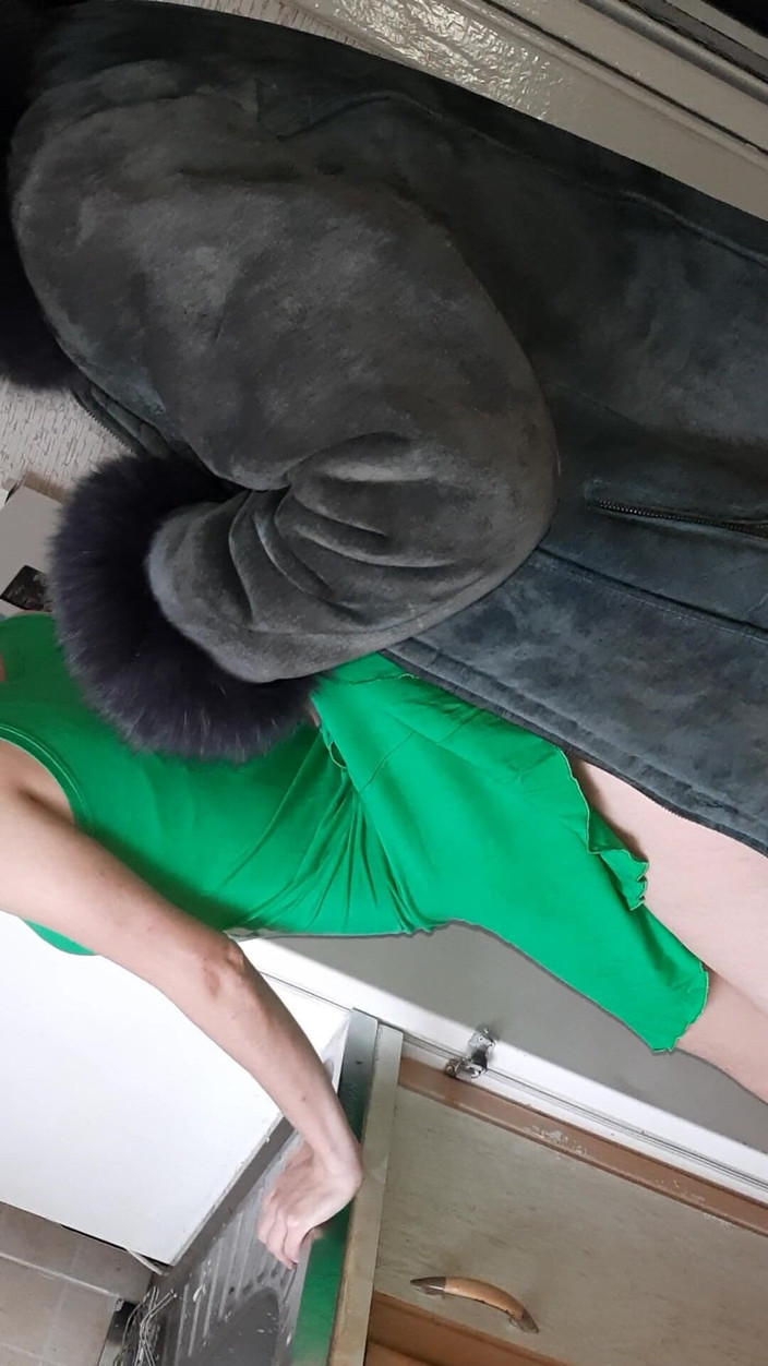 Lesbian-candys: Я трахнул свою домработницу на кухне, не снимая одежду - Lesbian-Candys