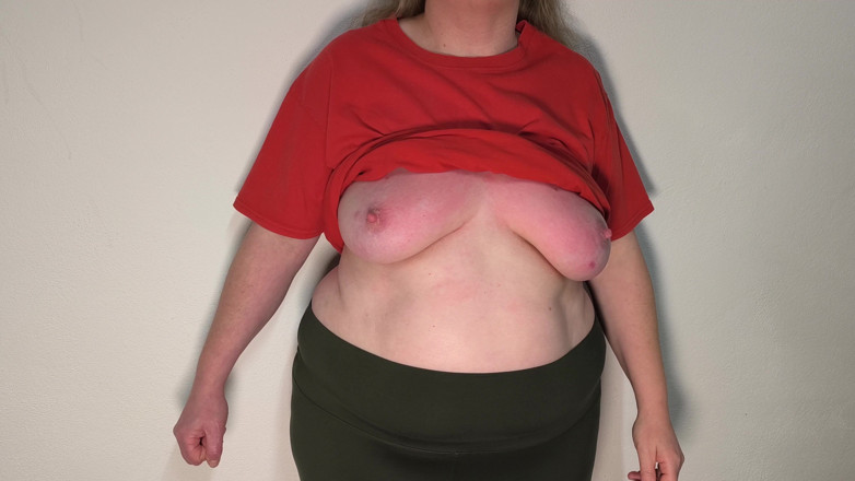 Bouncy Tits Action: Sesi toket panjang dan menyakitkan di malam tahun baru