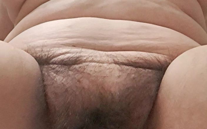 Mommy big hairy pussy: MILF Shows with Pelvic Movements How She Likes to Fuck