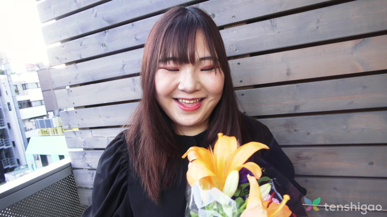 Tenshigao: Mollige sexy Japanse amateur Miki in sexy lingerie speelt met...