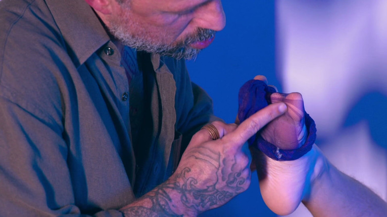Evol Feet: Güzel ayaklarımı bitirip yalar mısın?