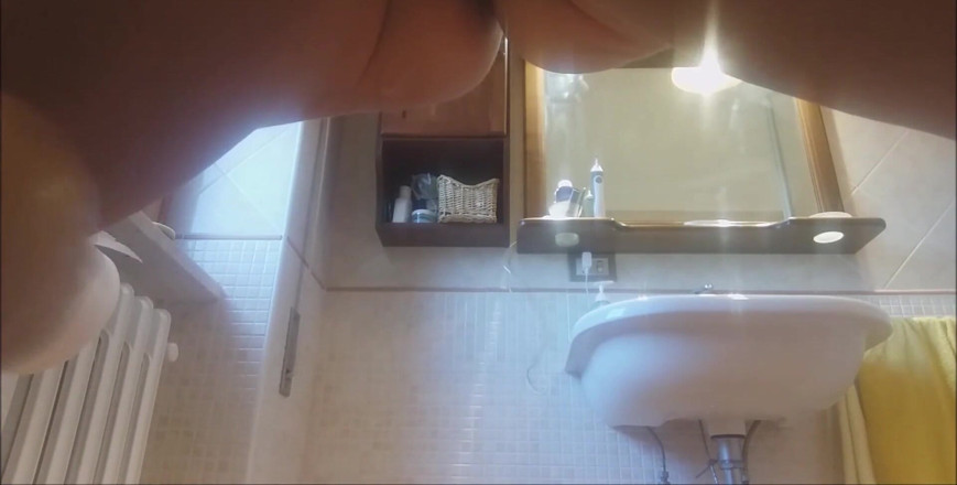 savannahamatoriale: What a Scurrilous Thing! Beautiful Italian Pee on Your Penis...