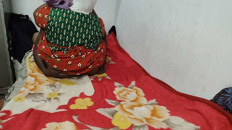 Santhi89: 인도 아줌마 거유 거유 자지 보지에 존나게 빨아주네