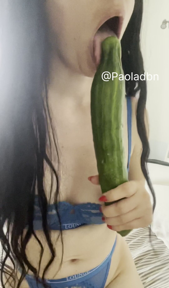 PaolaDbn: मैं खीरे के साथ खेलता हूं