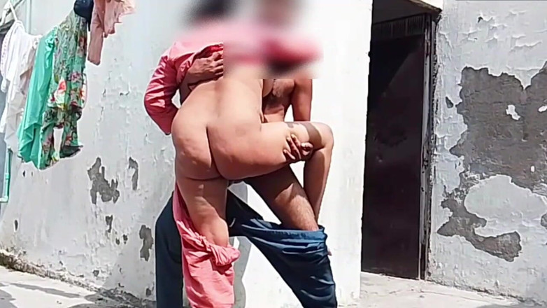 Abida sexy: Procace desi indiana milf succhia cazzo e viene scopata