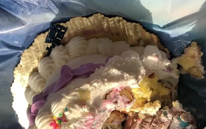 Baby Soles: Smashing Birthday Cake With My Feet