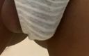 Kimora Creams: Gorąca Tgirl uderza jej penisa i kulki, aby jej siusiu...
