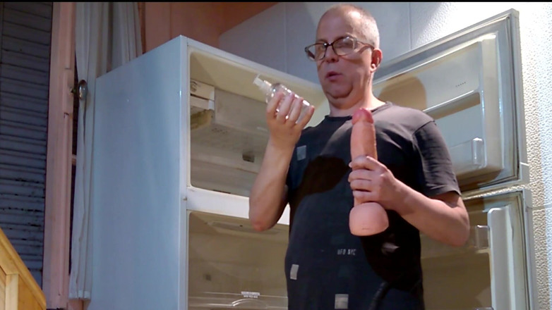 Dildo Man and Cross Hard Sex: Ze hebben me zonder eten achtergelaten!