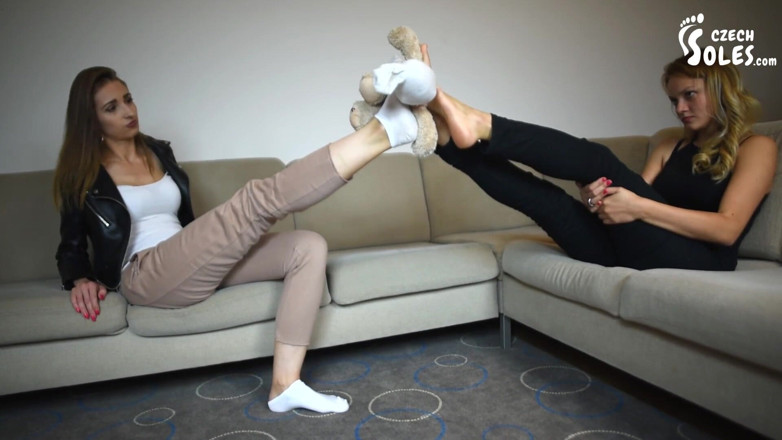Czech Soles - foot fetish content: ダブル踏みつけ、踏みつけ、ハメ撮り屈辱