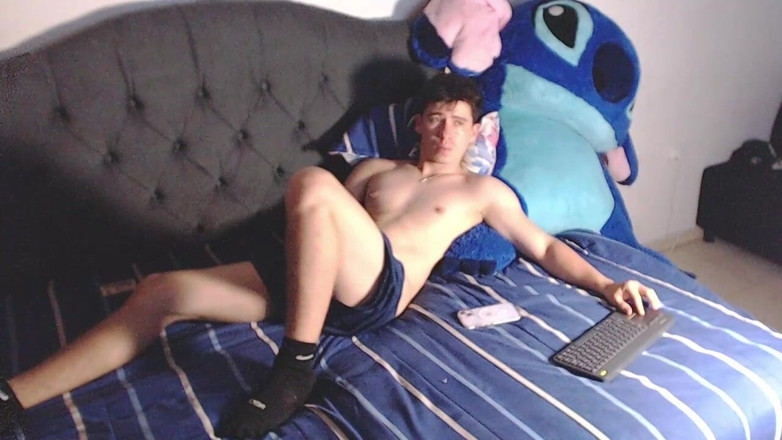 Icyhot707: Je Tire Ma Bite Sur Mon Lit