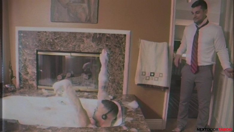 Next Door Studios: Beaux Banks má kulatý zadek ošukaný nevlastním bratrem - NextDoorTaboo