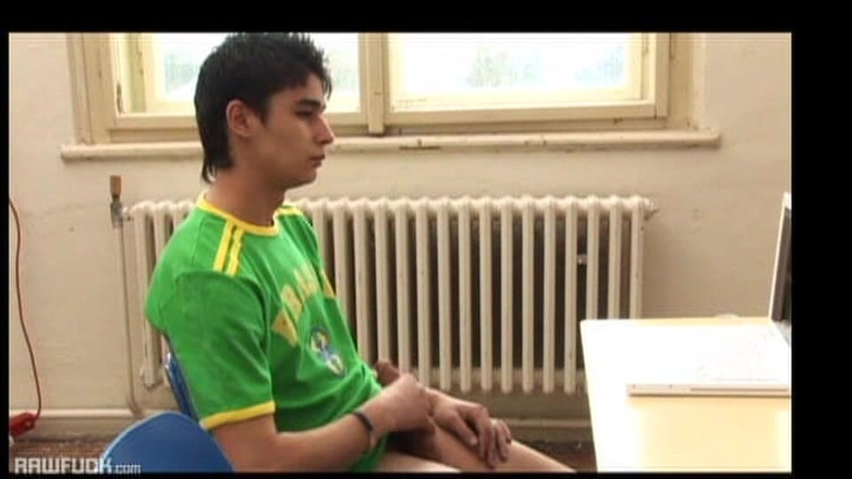 Raw Fuck: Un estudiante mira la lección anal