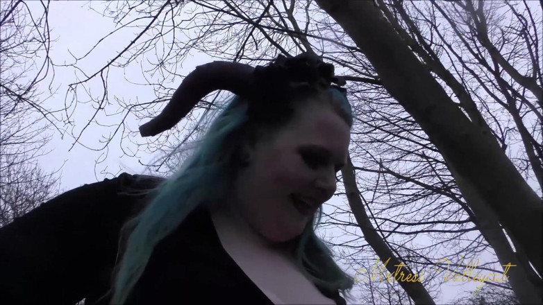 Mxtress Valleycat: Succubus shrinks you in the woods