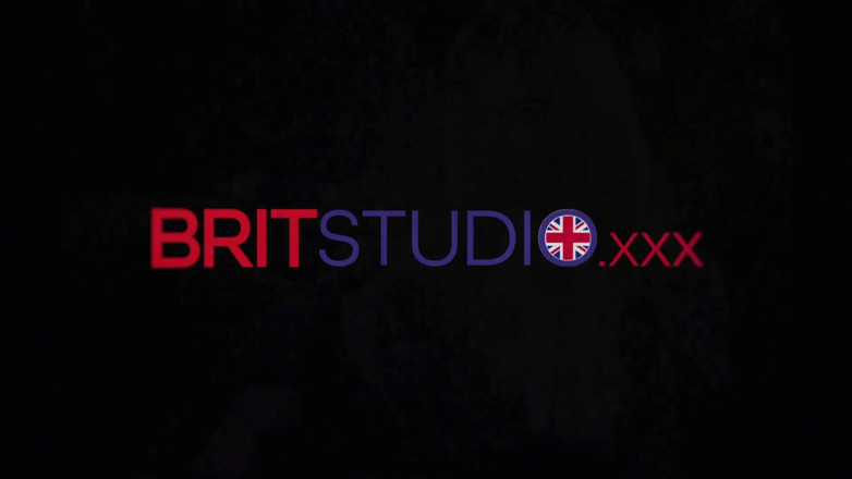 Brit Studio: สาวอังกฤษแท้ 18 ปีพี่สาวในห้องอาบน้ำ