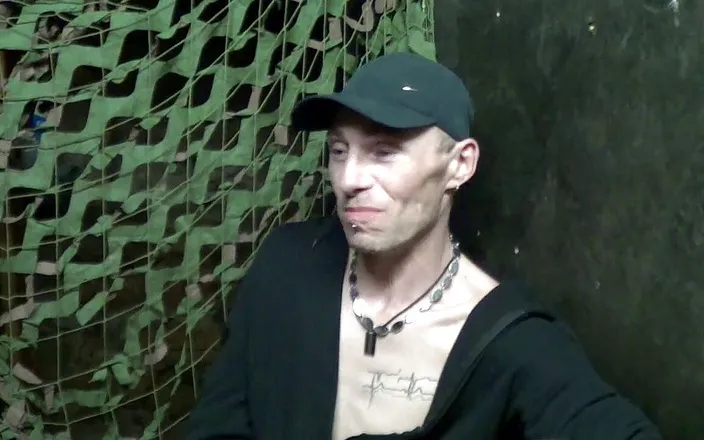 Gaybareback: Guy used by a straight military in a cruising discreet