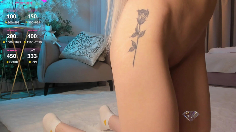 Mia_Milana: Bermain dengan mainan close-up