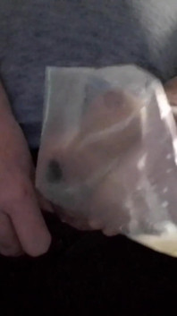 Stříkání do zipu v práci