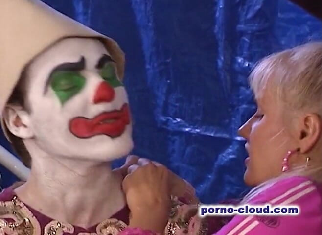 Porno Cloud: 더 나은 따먹히는 광대