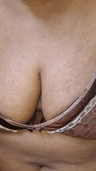 집에서 휴식을 취하면서 대학 후 가장 핫한 교사