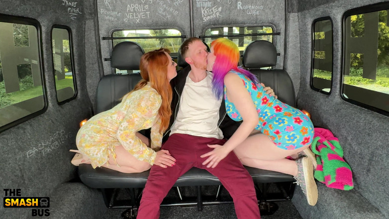 Smash bus: Lily Kink Raccoglie Una Coppia Di Scambisti per Un Giro...
