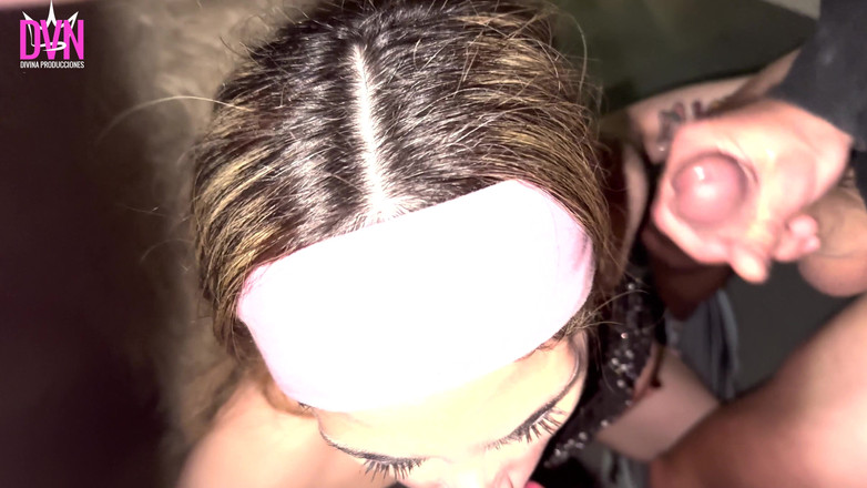 DivinaMaruuu: Youtuber Argentinië Zuigt De Lul Van Twee Vreemden in Een...