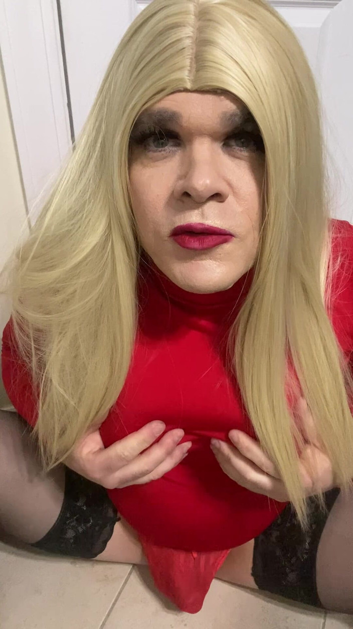 MadisonCD2025: Секс-говорим, возбужденный кроссдрессер говорит грязно, а затем бойфренд говорит ей, что он собирается шлюхнуть ее для своих друзей