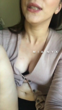 핑거링 오르가즘과 오줌 싸기