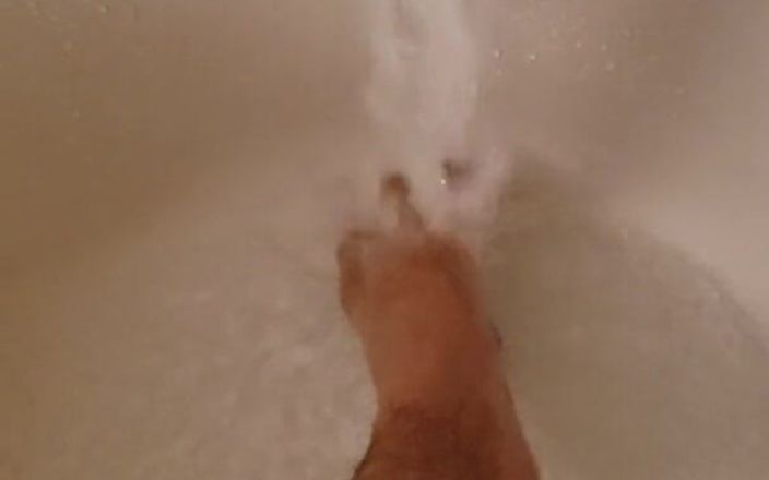 Z twink: Rinçage des pieds, eau chaude en hiver