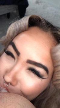 Gotfilled Luna Luxe öppnar sin fitta för sperma