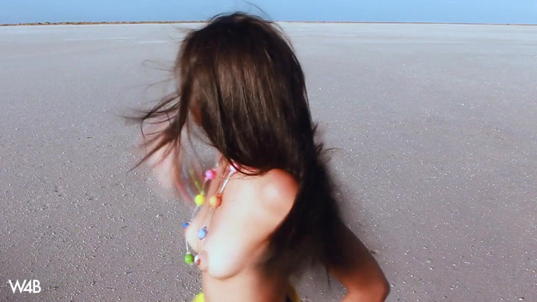 Watch4beauty: Latina Solo