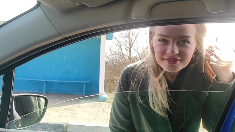 S-Wife Katy: Blowjob dalam kereta, untuk Trip.bahagian 1