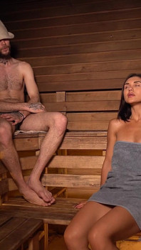 Sexe torride dans le sauna