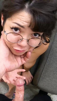 Mochi porno dünyasını fırtınaya karşı alan genç bir sürtük