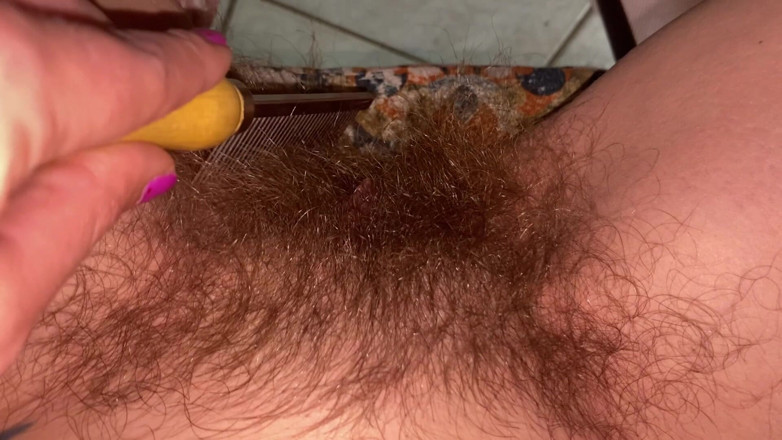 Cuteblonde666: Brushing My Bush