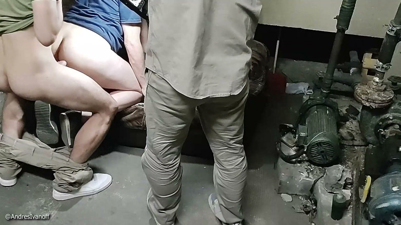 Porteros Hot: Three Doormen Fucking -2