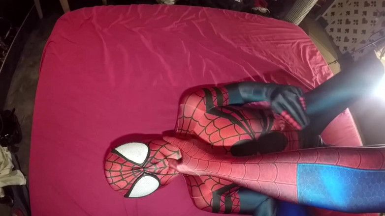 Nylon Xtreme: Natacha Guapa jest Spidergirl kremówka zentai