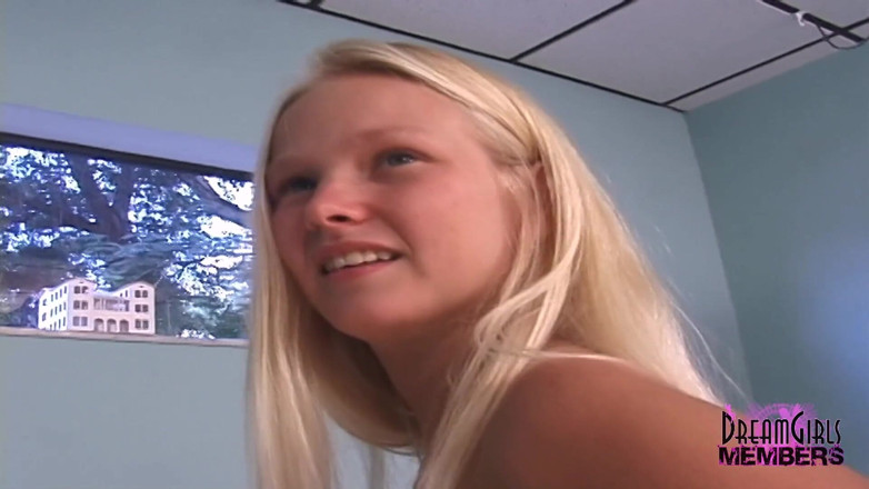 Dream Girls: Audiție exclusivă cu blondă superbă