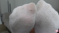 Brea Rose: Footjob abang tiri yang berkeringat