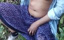 Radha Krishna: Outdoor-indisches mädchen, das in einem wald masturbiert
