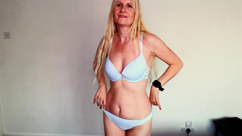 Britishmilf: NSFW lagi ngerasain lingerie