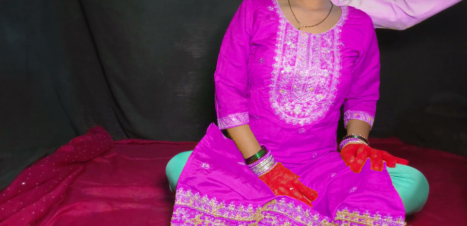 DESI PARO: Hermanastra follando duro anal