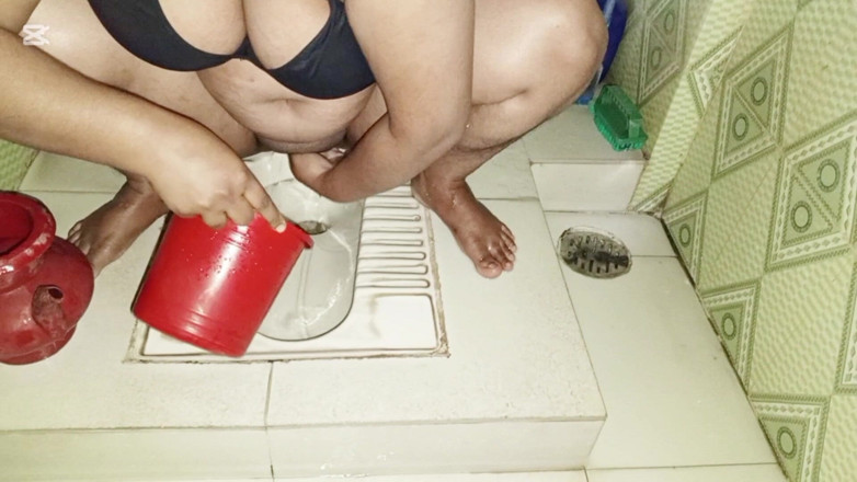 Rayhan0099: Chica india recién casada disfruta de su novio dedeándose duro...