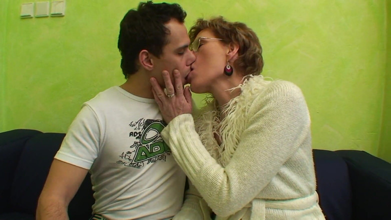 Xfucks: Housewife riding younger cock