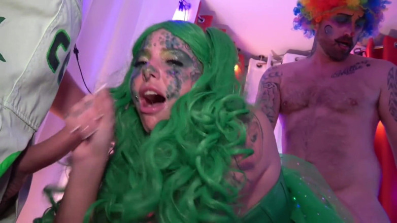 Yourfavecumslut: Hardcore Clown Fuckfest Ends with Double Blowjob Facial!