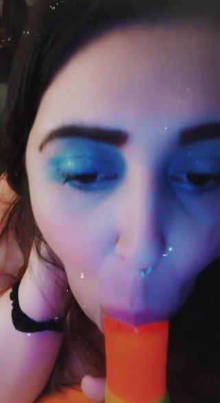 Nikki Danzig: SSBBW děvka cvičí orální dovednosti