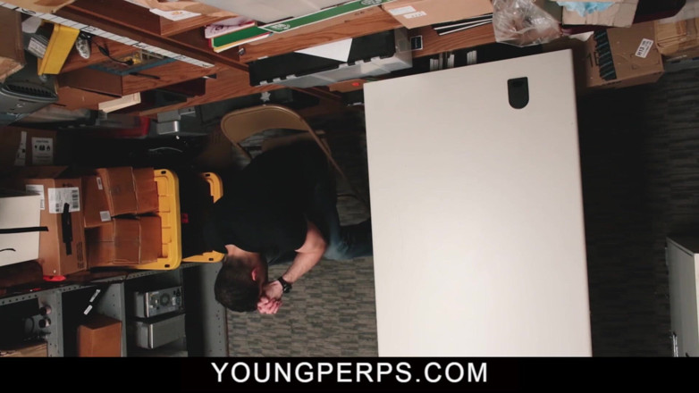 Young Perps: Hübsche diebische stehlende jeremy Spreadums wurde beim stehlen vom polizisten...