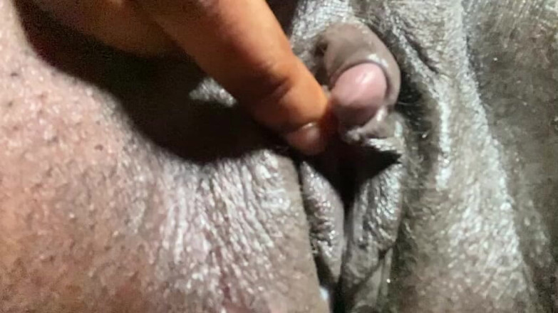 SweetAngles: Üvey babamın evinde amcık mastürbasyonu.