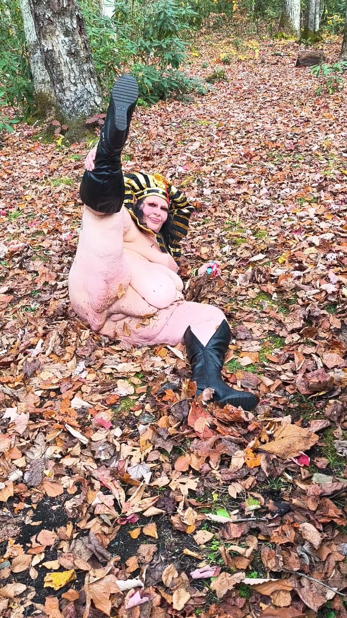 HerculesnVENUS: Frunză de cur murdar care se joacă în curul ei cumming...