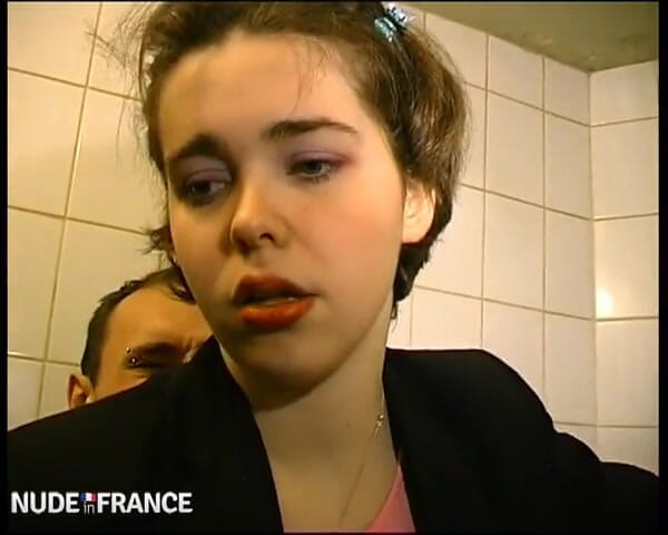 La France a Poil: Un ragazzo che condivide la sua bella giovane fidanzata ottiene...